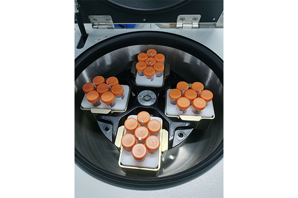 CLT55R/CLT55 Large Capacity Low Speed Refrigerated/Non-refrigerated Centrifuge